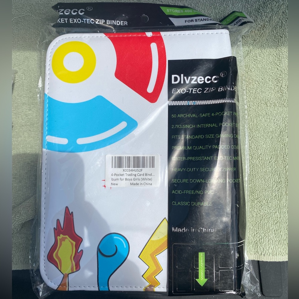 DLVZECC Exo-Tech Zip Binder. Holds 400Double Sleeved Cards Pokémon Themed Binder